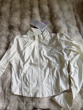 Stretch your story White Women's Zip-Front Active Jacket